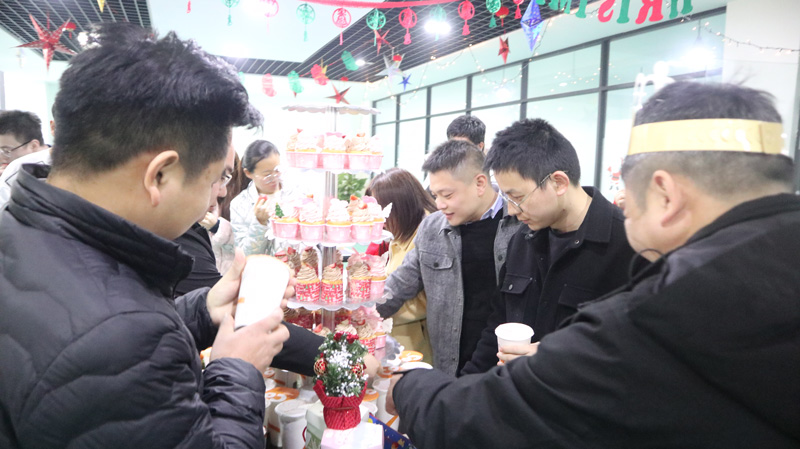 繽紛平安夜，歡樂圣誕節 | 寶開舉辦第四季度員工集體生日會